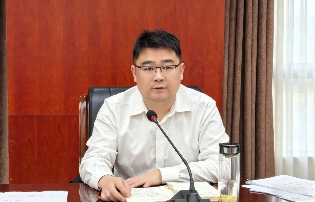县委常委会（扩大）会议召开：以赛事热度激活发展动能1.jpg