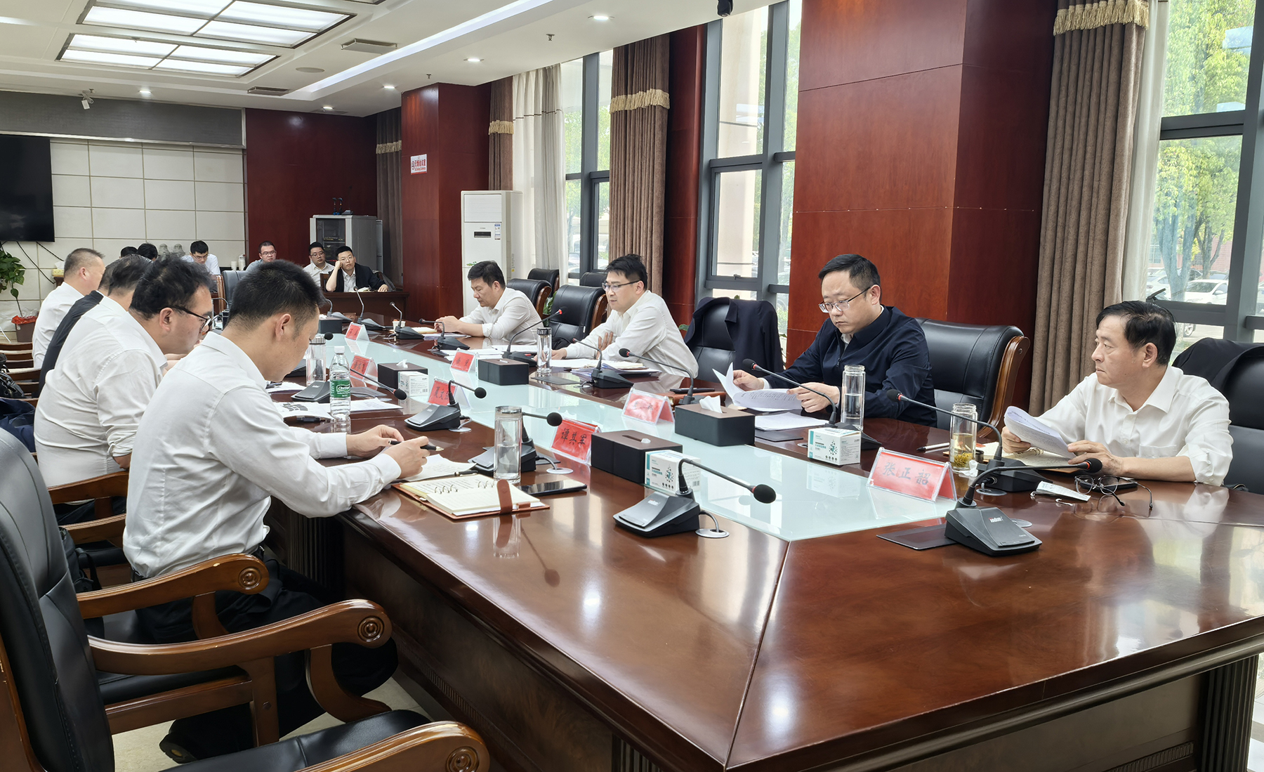 徐望主持县委理论学习中心组（扩大）5月份集体学习